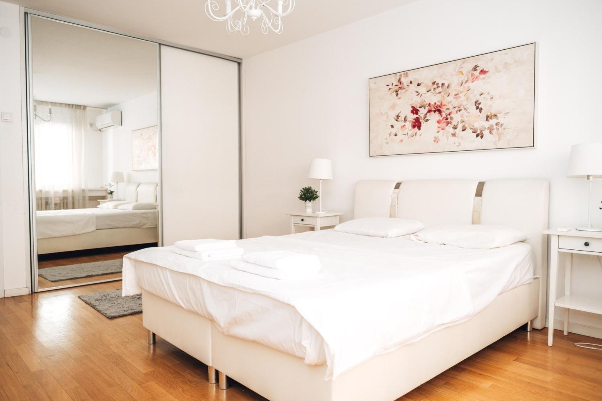 Crown Central Three Bedroom Apartment ベオグラード エクステリア 写真