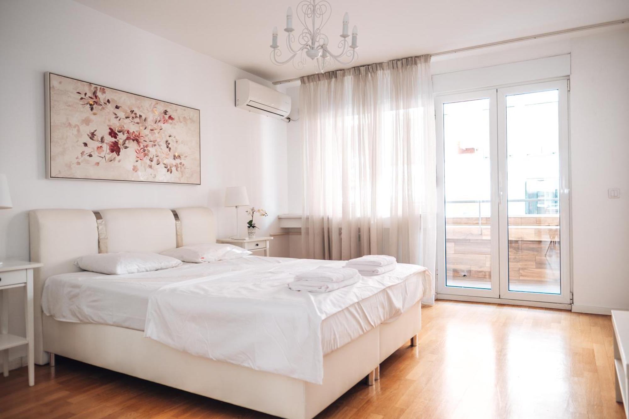Crown Central Three Bedroom Apartment ベオグラード エクステリア 写真