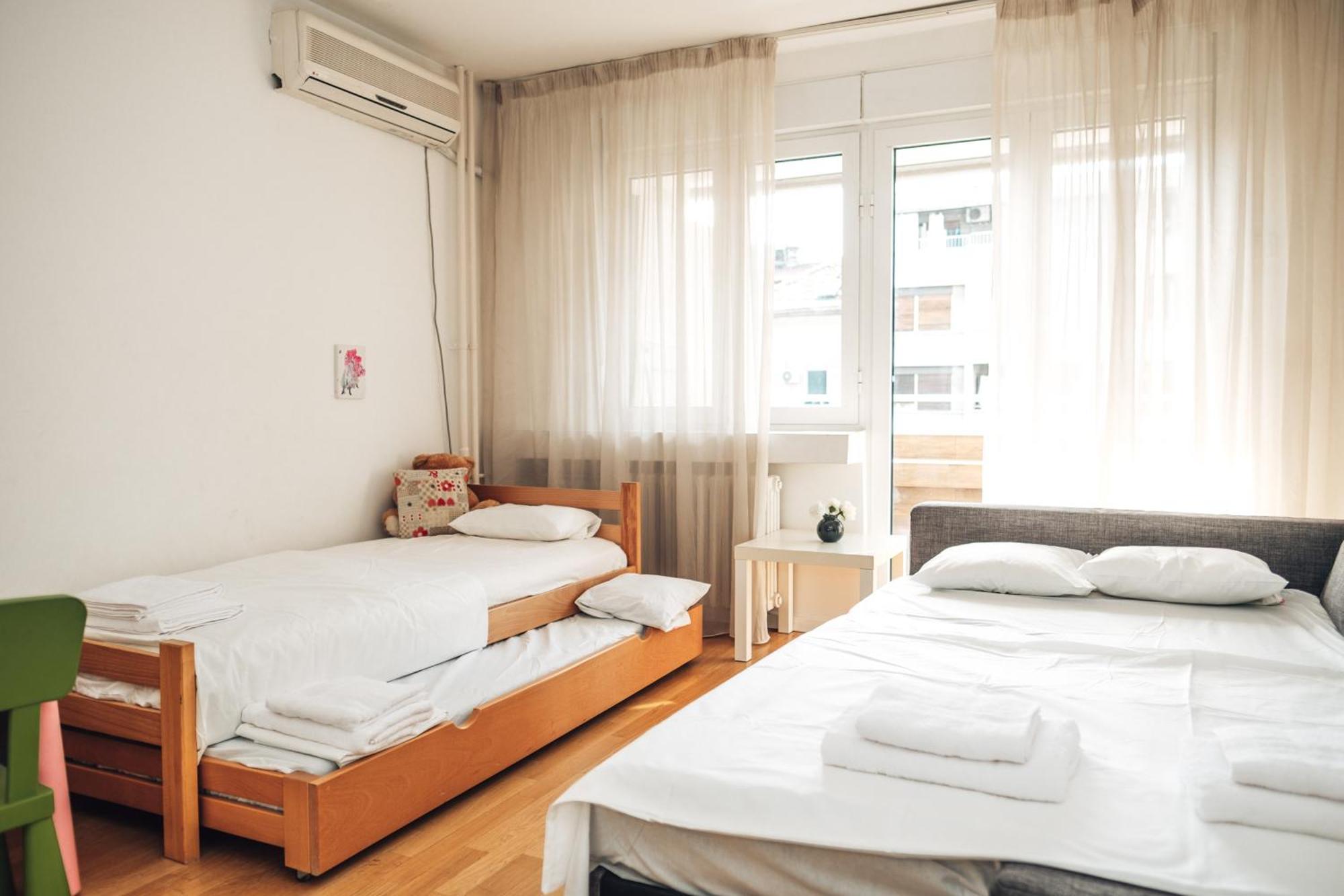 Crown Central Three Bedroom Apartment ベオグラード エクステリア 写真