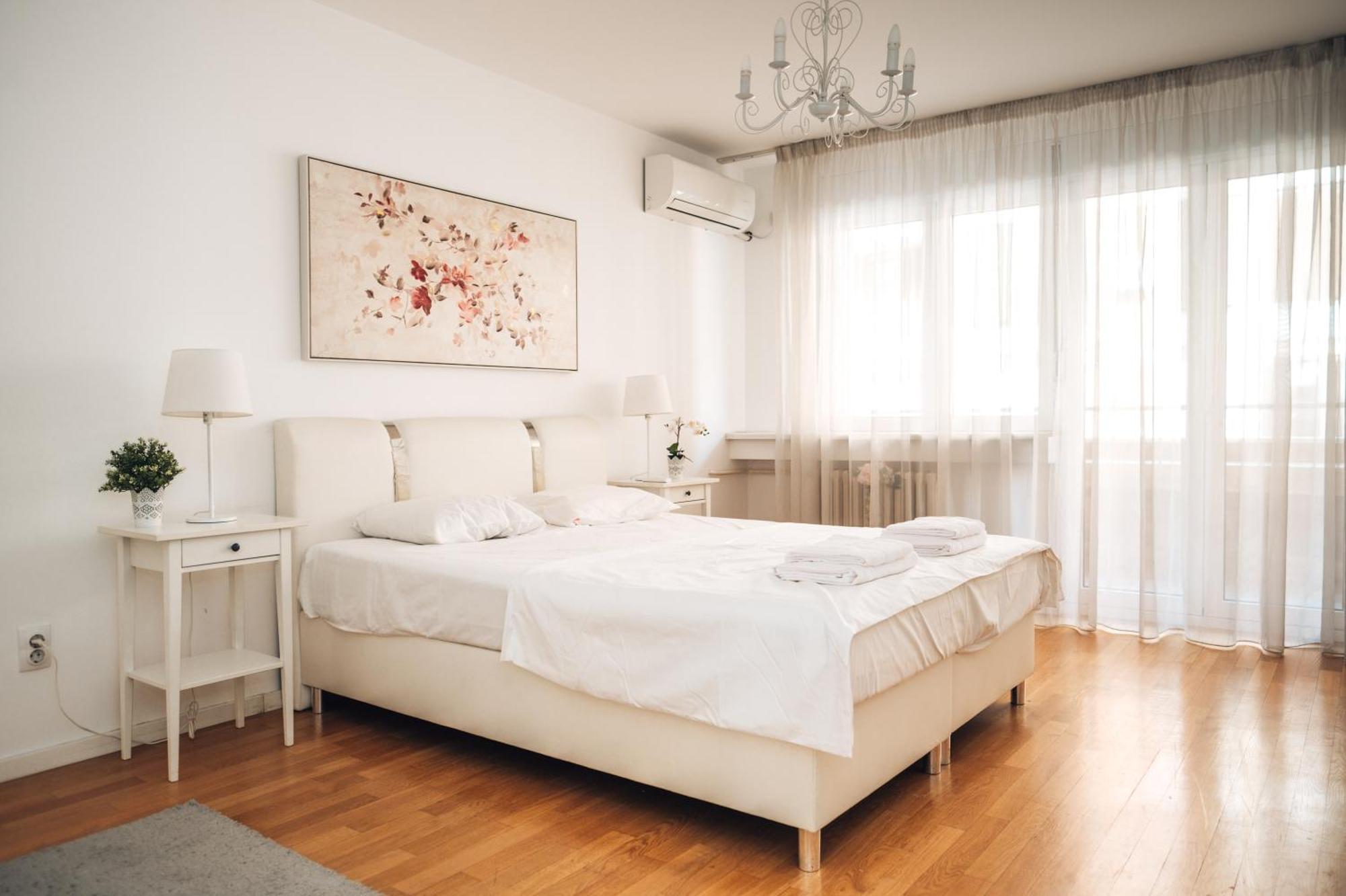 Crown Central Three Bedroom Apartment ベオグラード エクステリア 写真