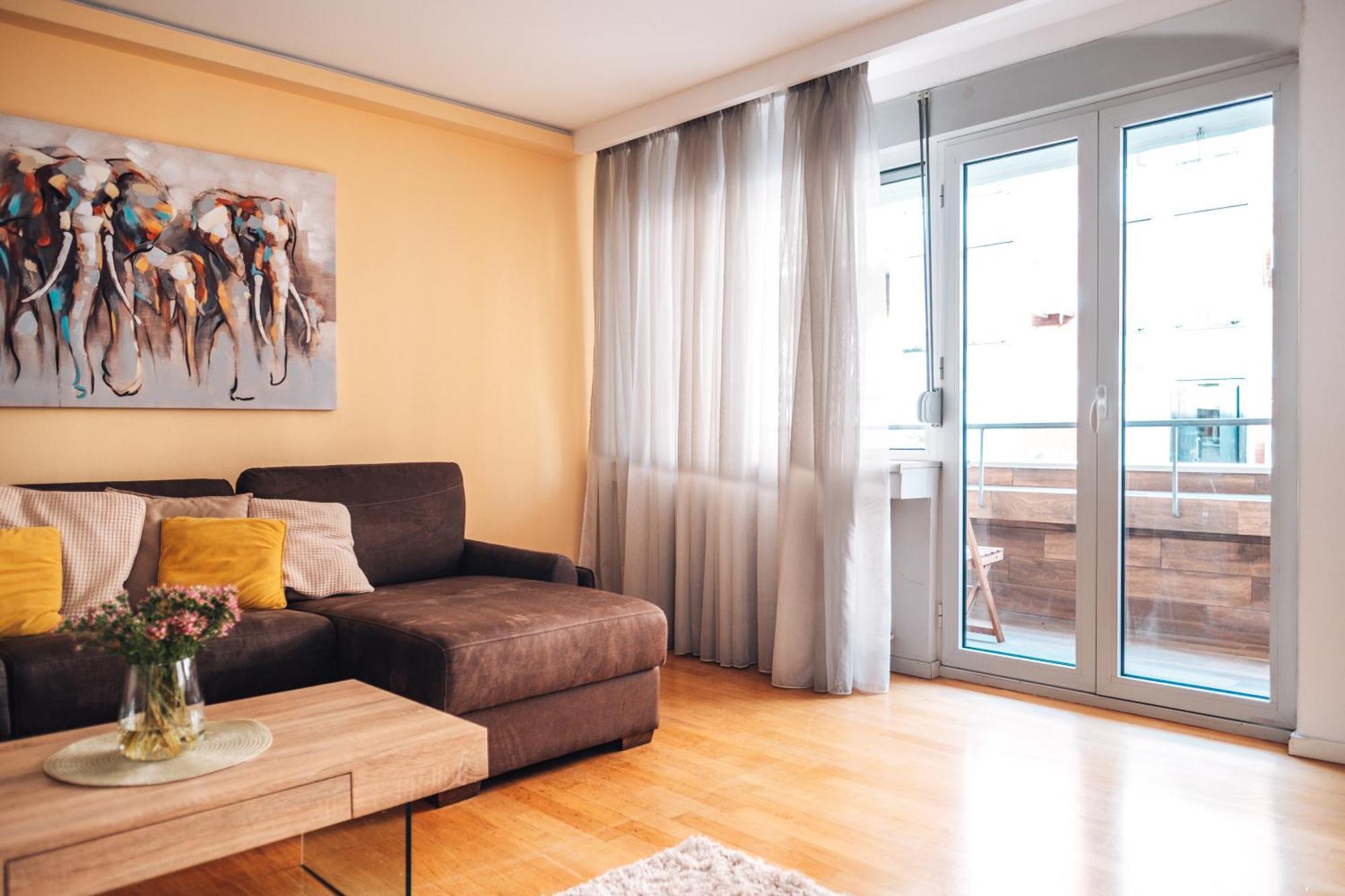 Crown Central Three Bedroom Apartment ベオグラード エクステリア 写真