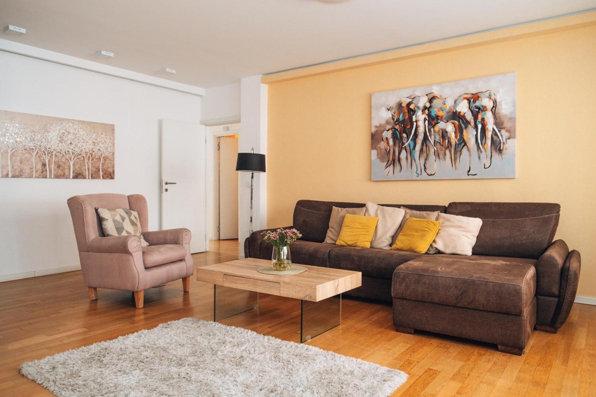 Crown Central Three Bedroom Apartment ベオグラード エクステリア 写真