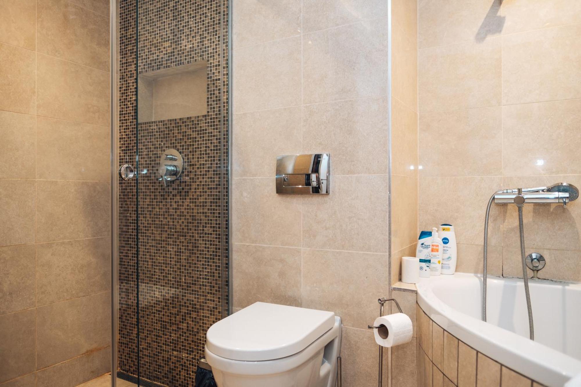 Crown Central Three Bedroom Apartment ベオグラード エクステリア 写真