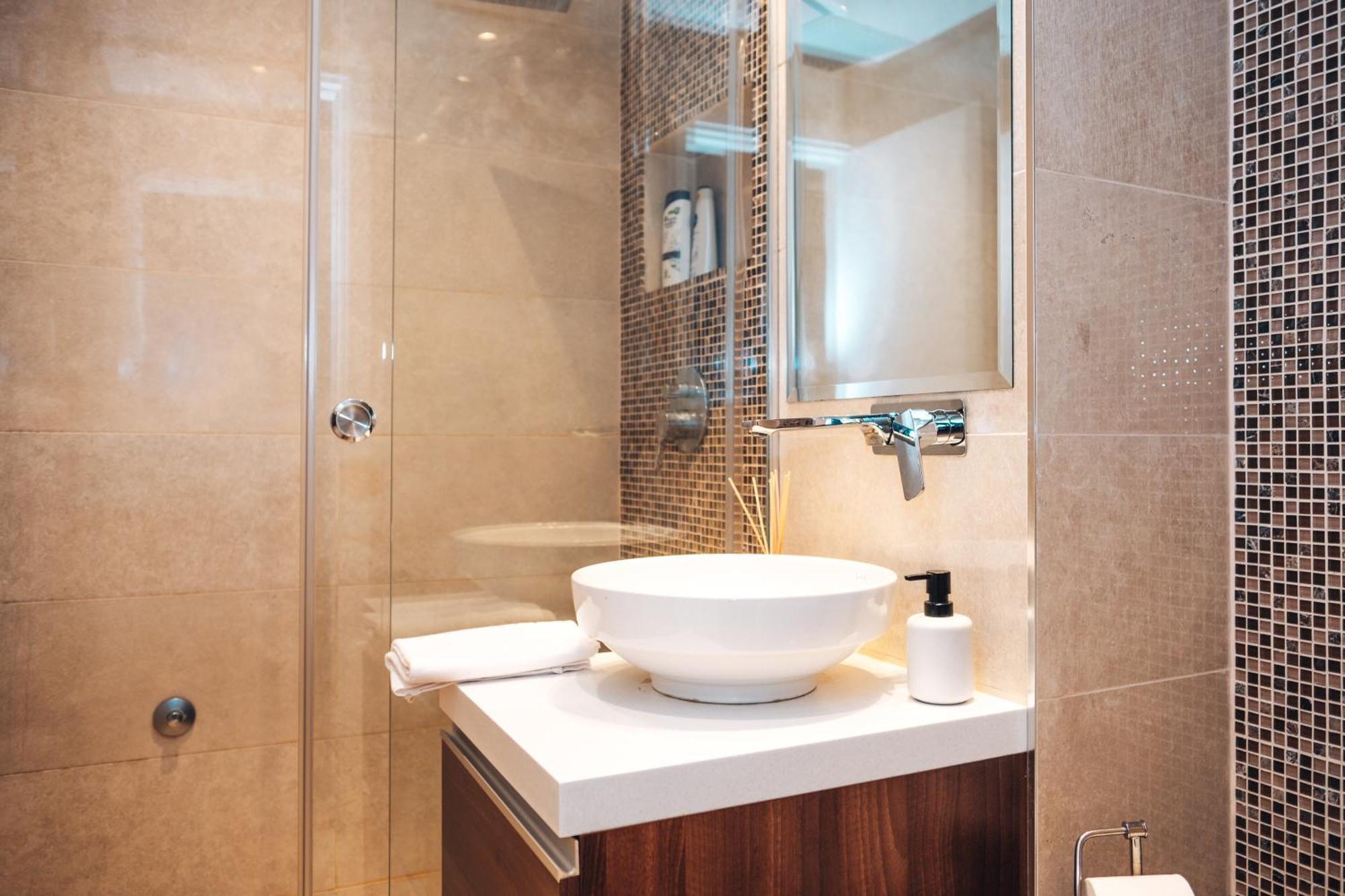 Crown Central Three Bedroom Apartment ベオグラード エクステリア 写真